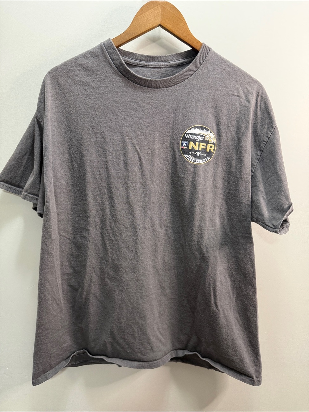 Wrangler Men's Short Sleeve T-Shirt in Gray with NFR Chest Logo S XL 28x24